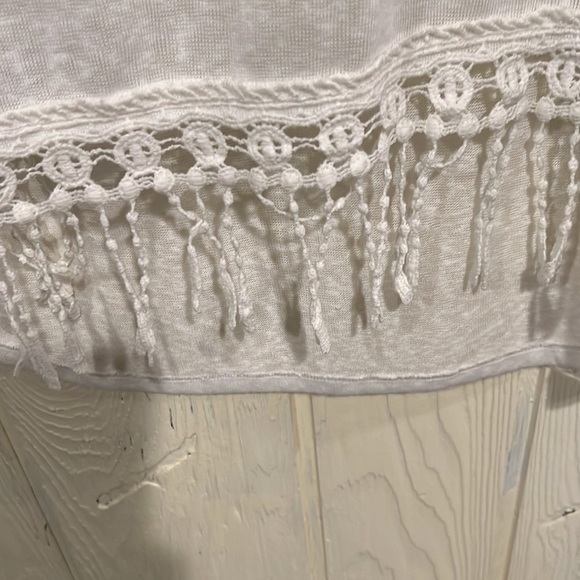 NO BOUNDARIES WHITE BLOUSE WITH TASSELS SUZE XXL - Picture 2 of 8